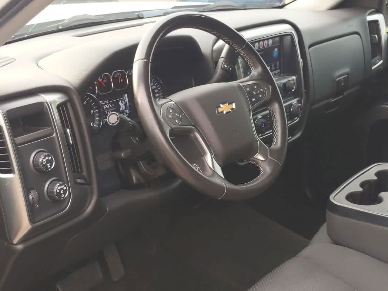 2017 Chevrolet Silverado 1500 LT photo 2