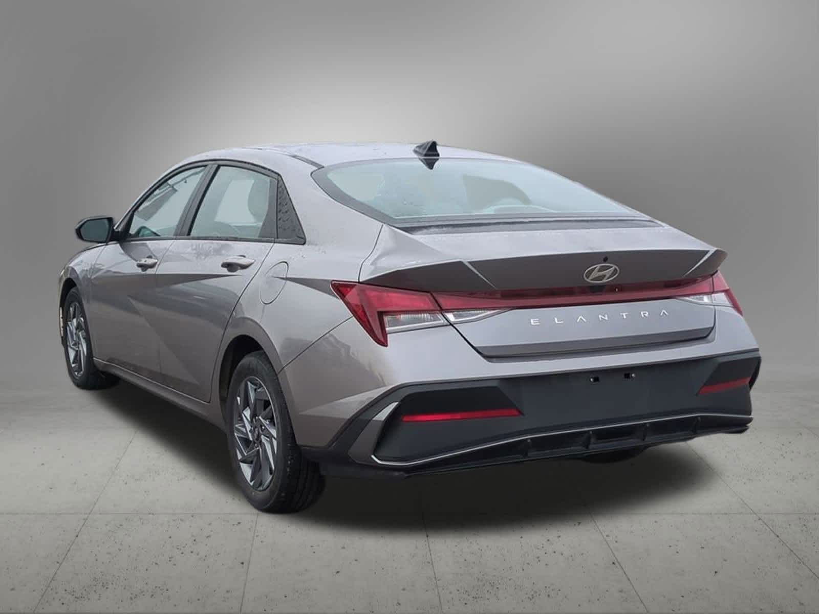 Thumbnail: 2024 Hyundai Elantra - 4