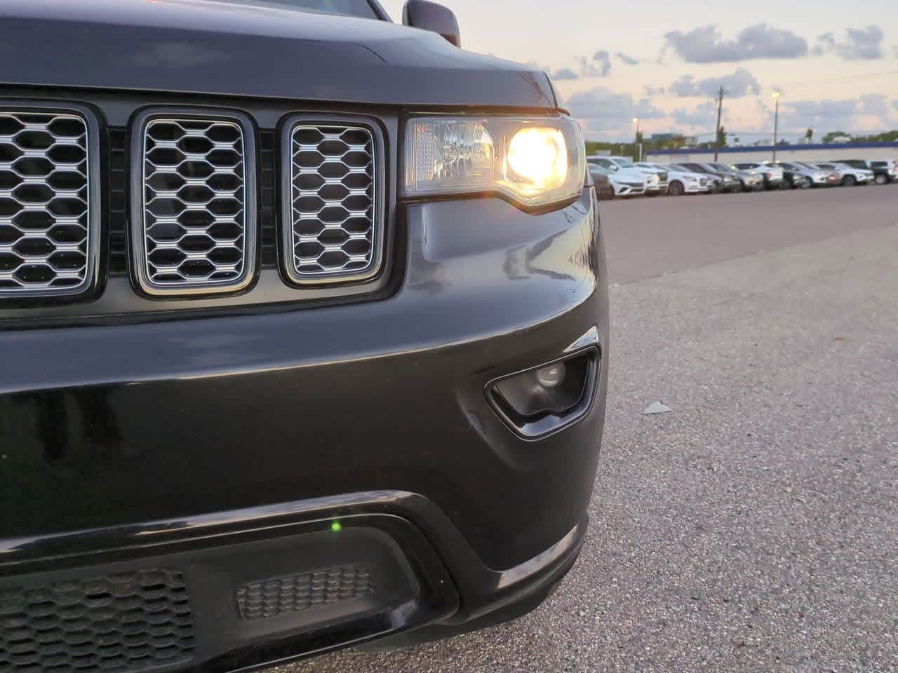 Thumbnail: 2018 Jeep Grand Cherokee - 10