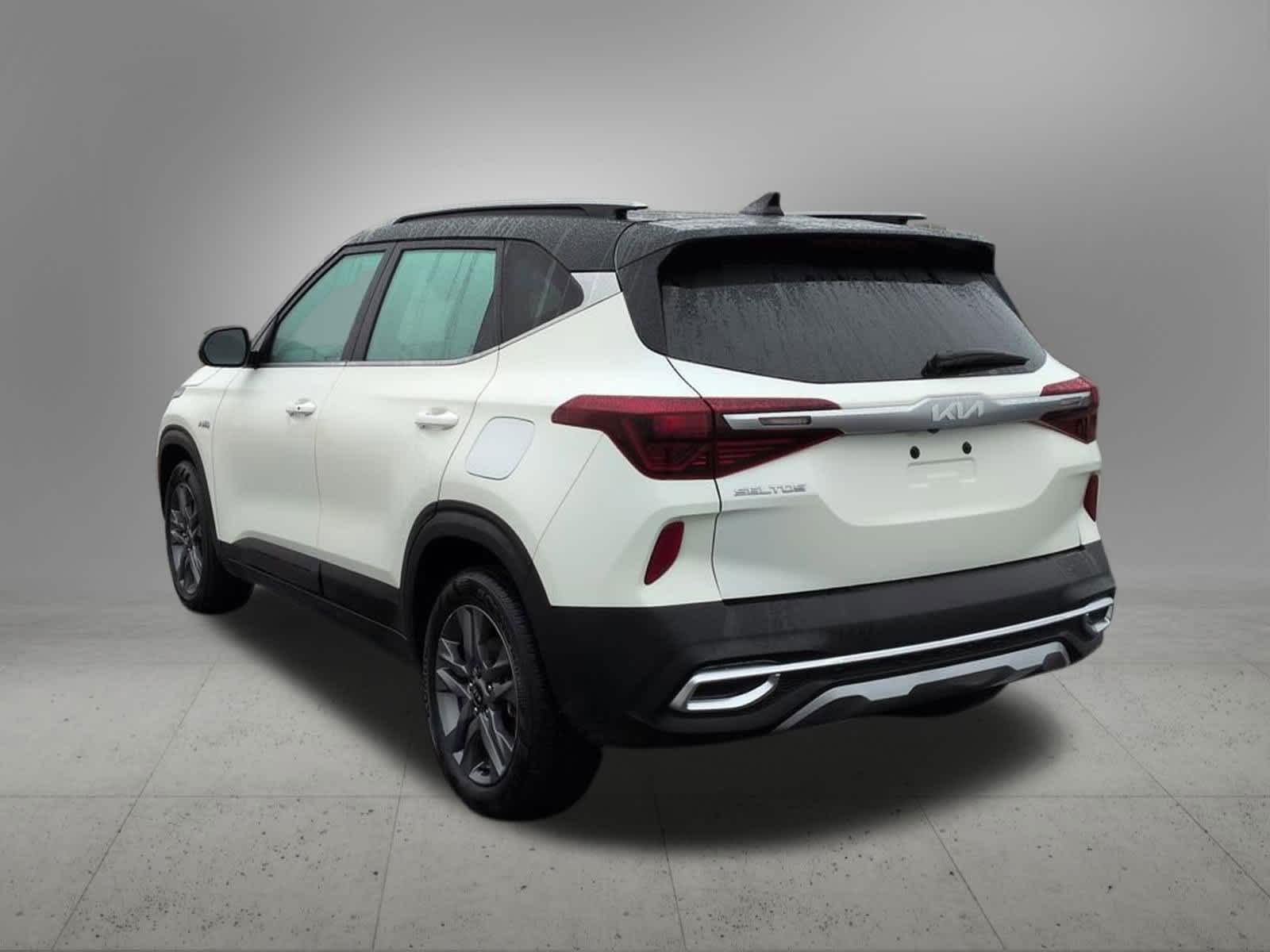 Thumbnail: 2023 Kia Seltos - 4