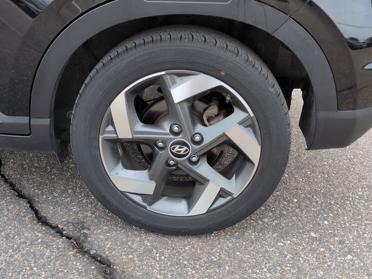 Thumbnail: 2023 Hyundai Venue - 13