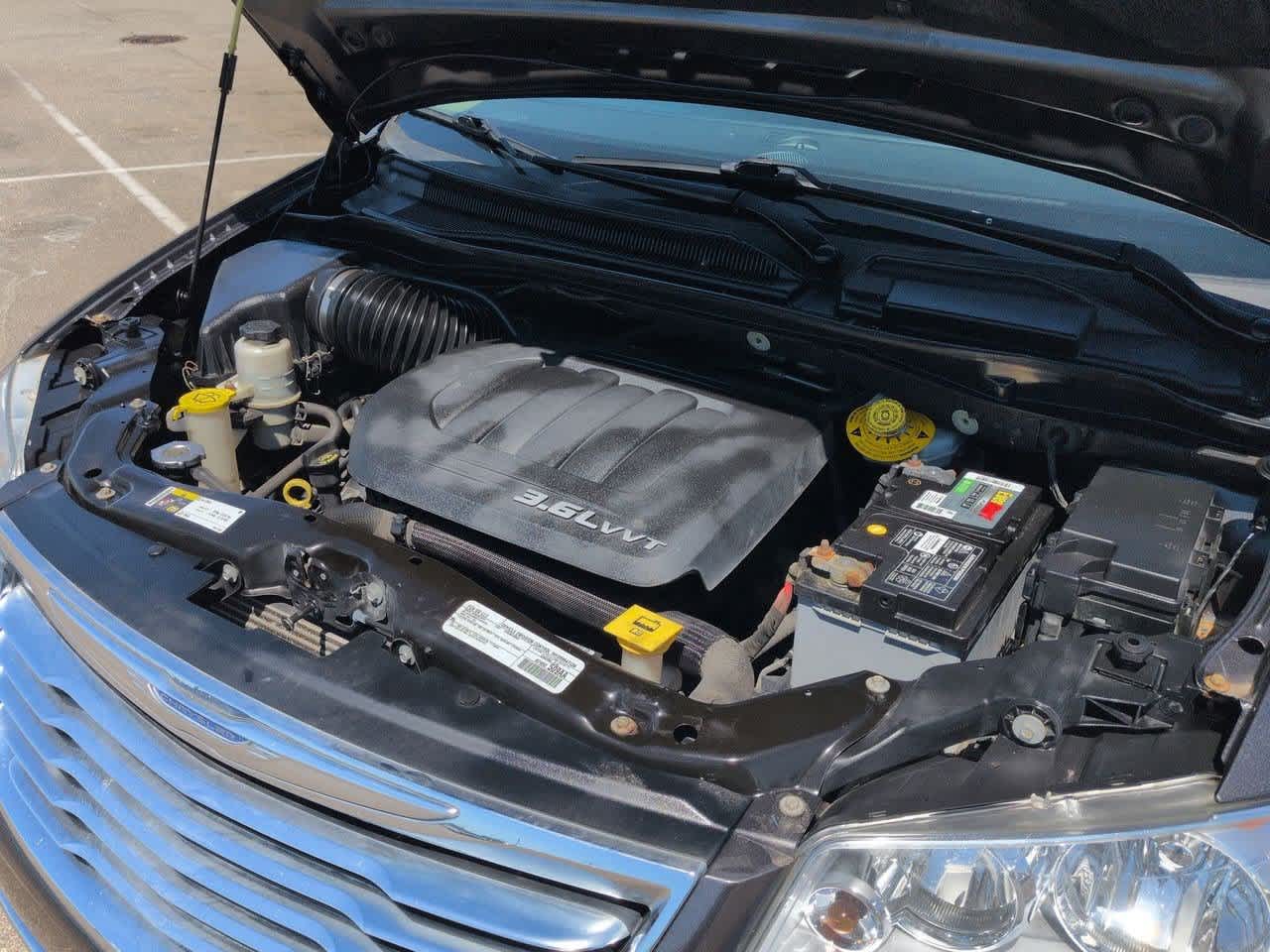 Thumbnail: 2016 Chrysler Town & Country - 14