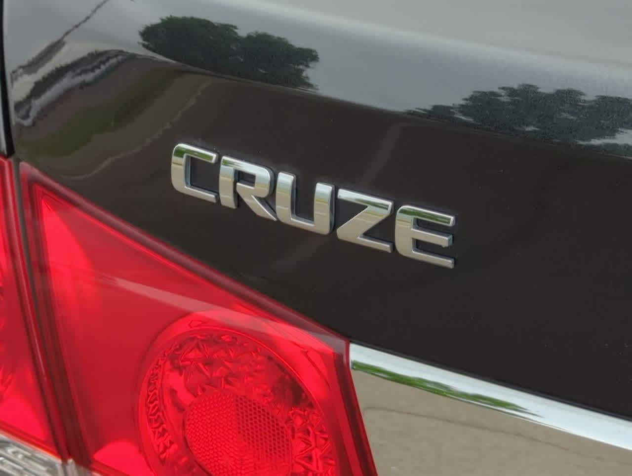 2013 Chevrolet Cruze LS 11