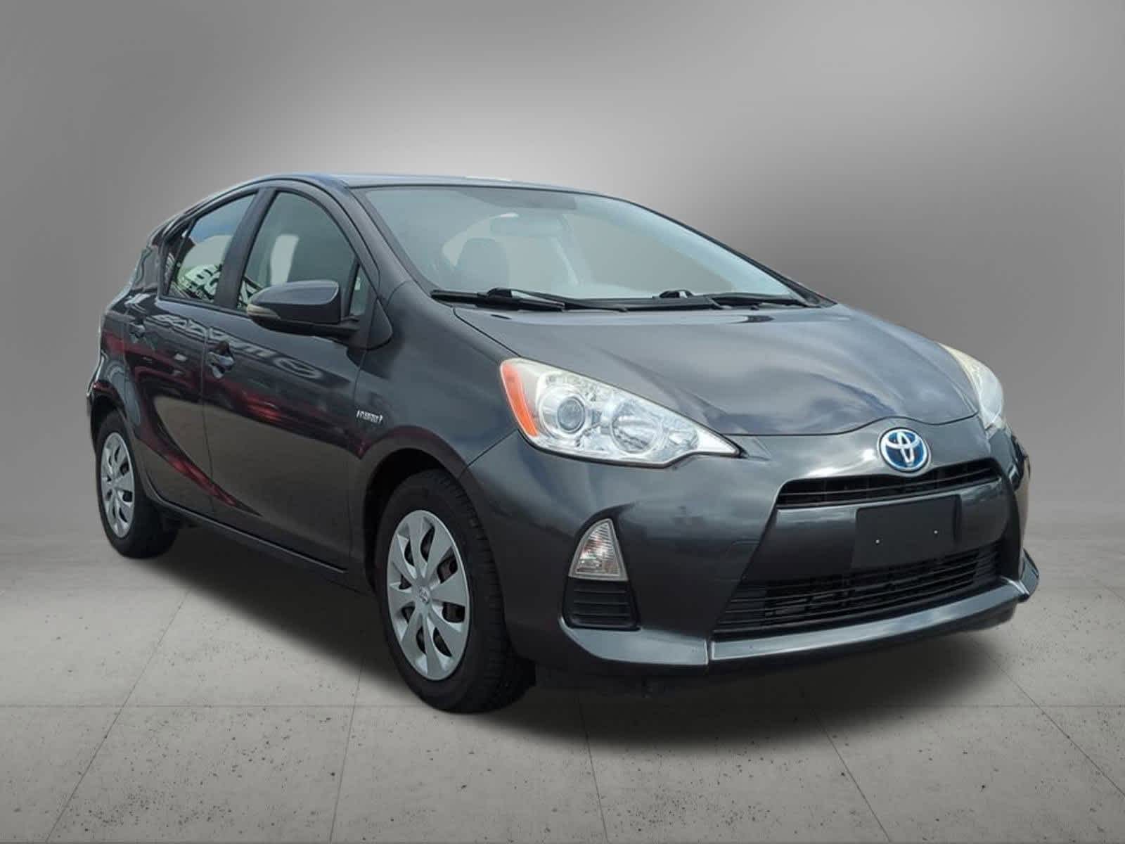 Thumbnail: 2012 Toyota Prius c - 8