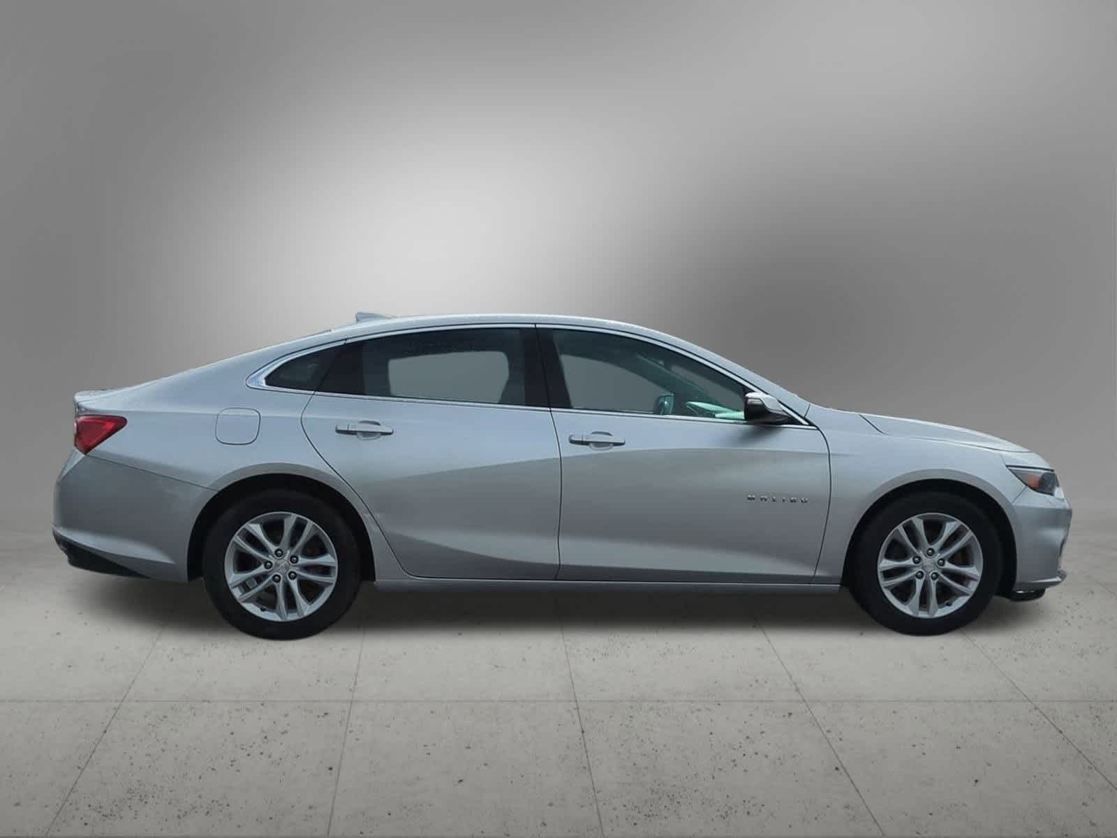 Thumbnail: 2017 Chevrolet Malibu - 7