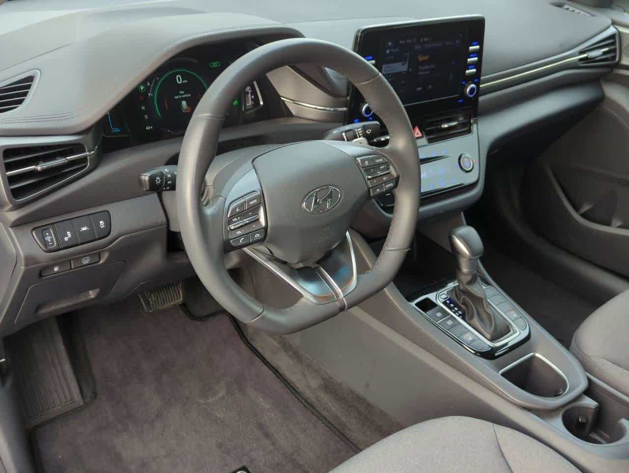 2022 Hyundai Ioniq SE 2
