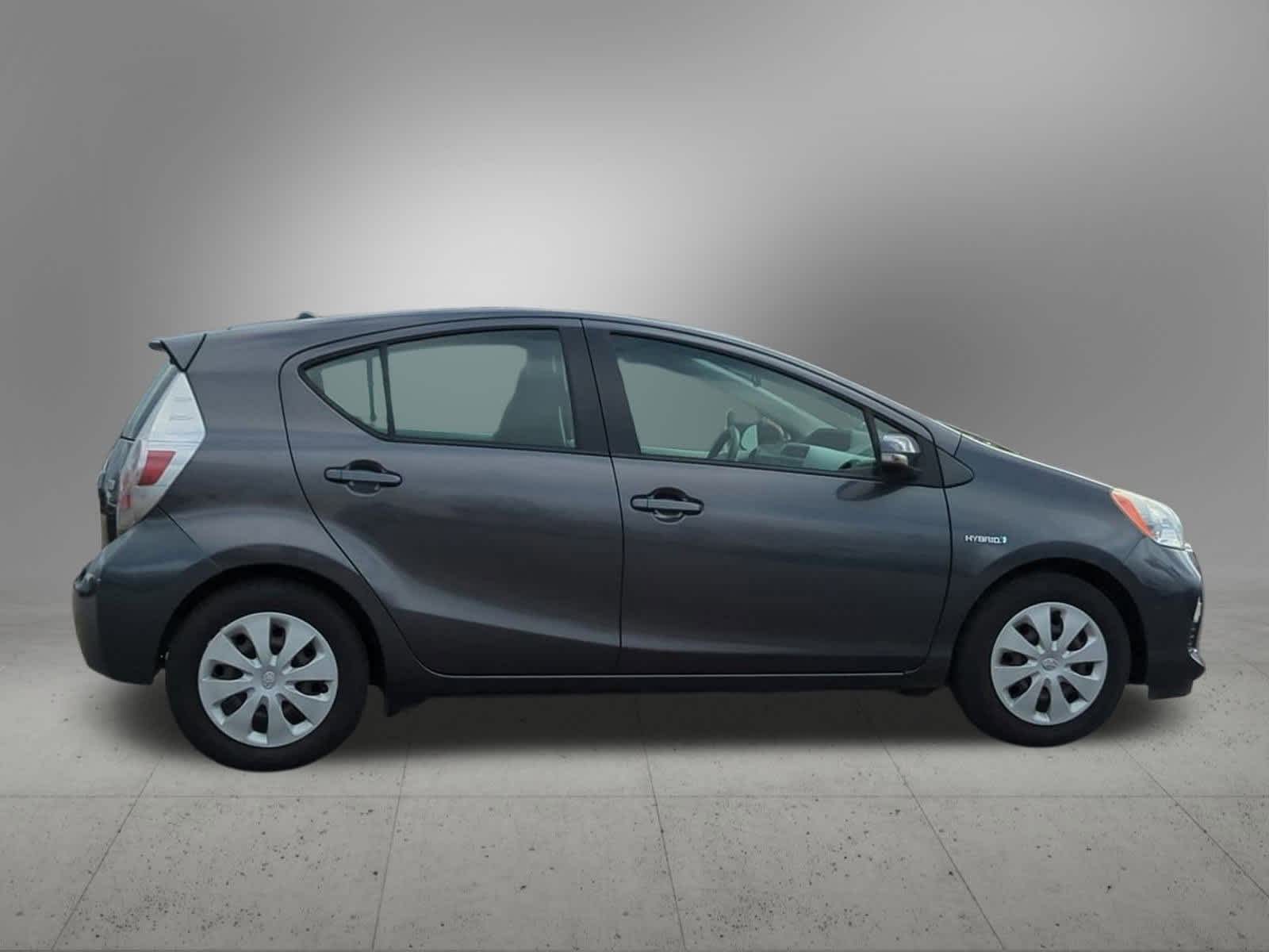 Thumbnail: 2012 Toyota Prius c - 7