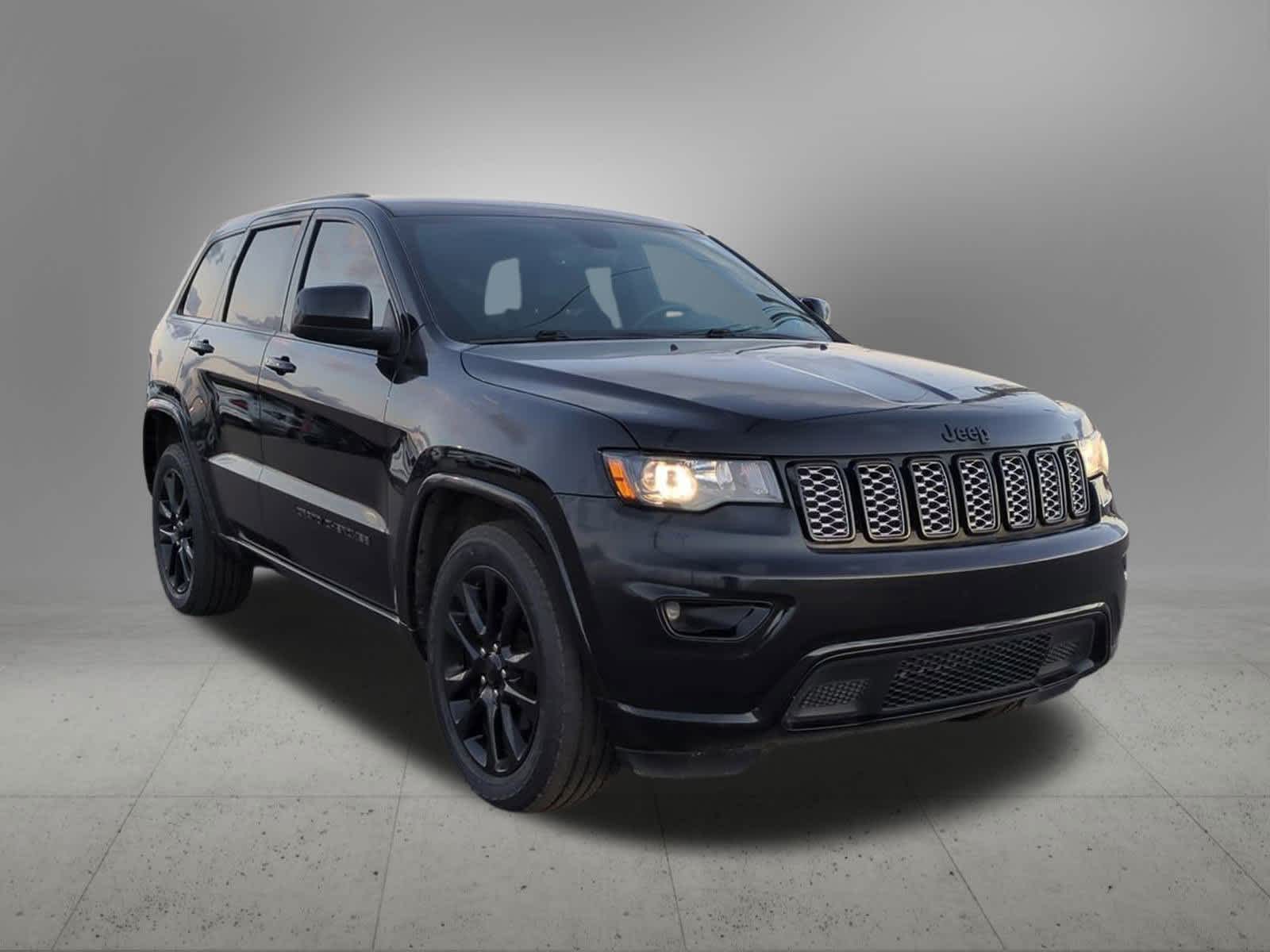 Thumbnail: 2018 Jeep Grand Cherokee - 8