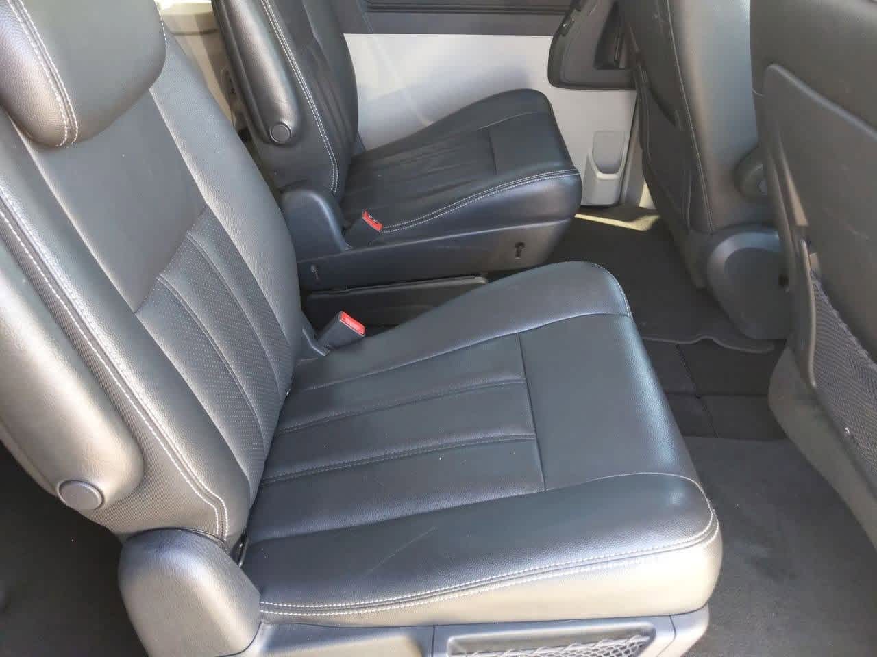 2010 Chrysler Town & Country Touring 19