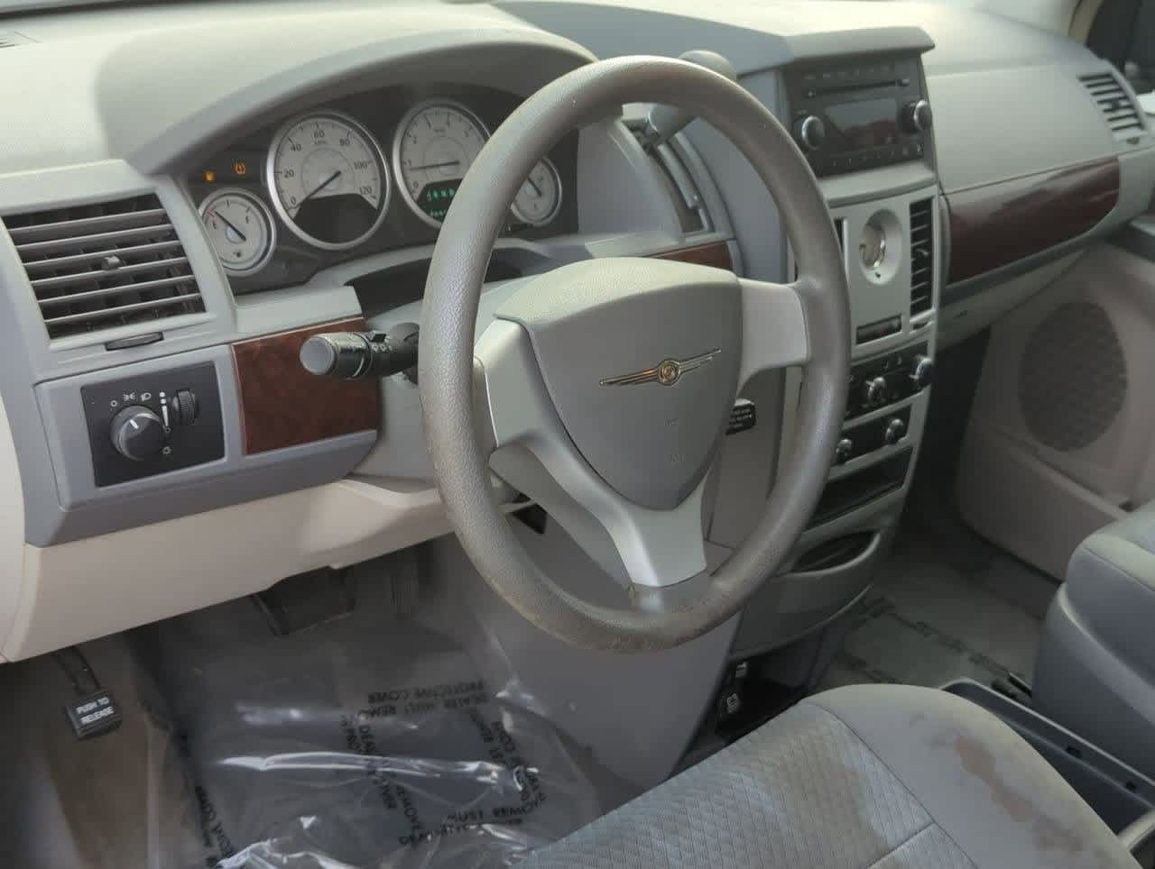 Thumbnail: 2010 Chrysler Town & Country - 2