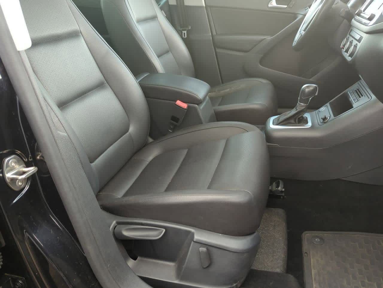 Thumbnail: 2016 Volkswagen Tiguan - 22