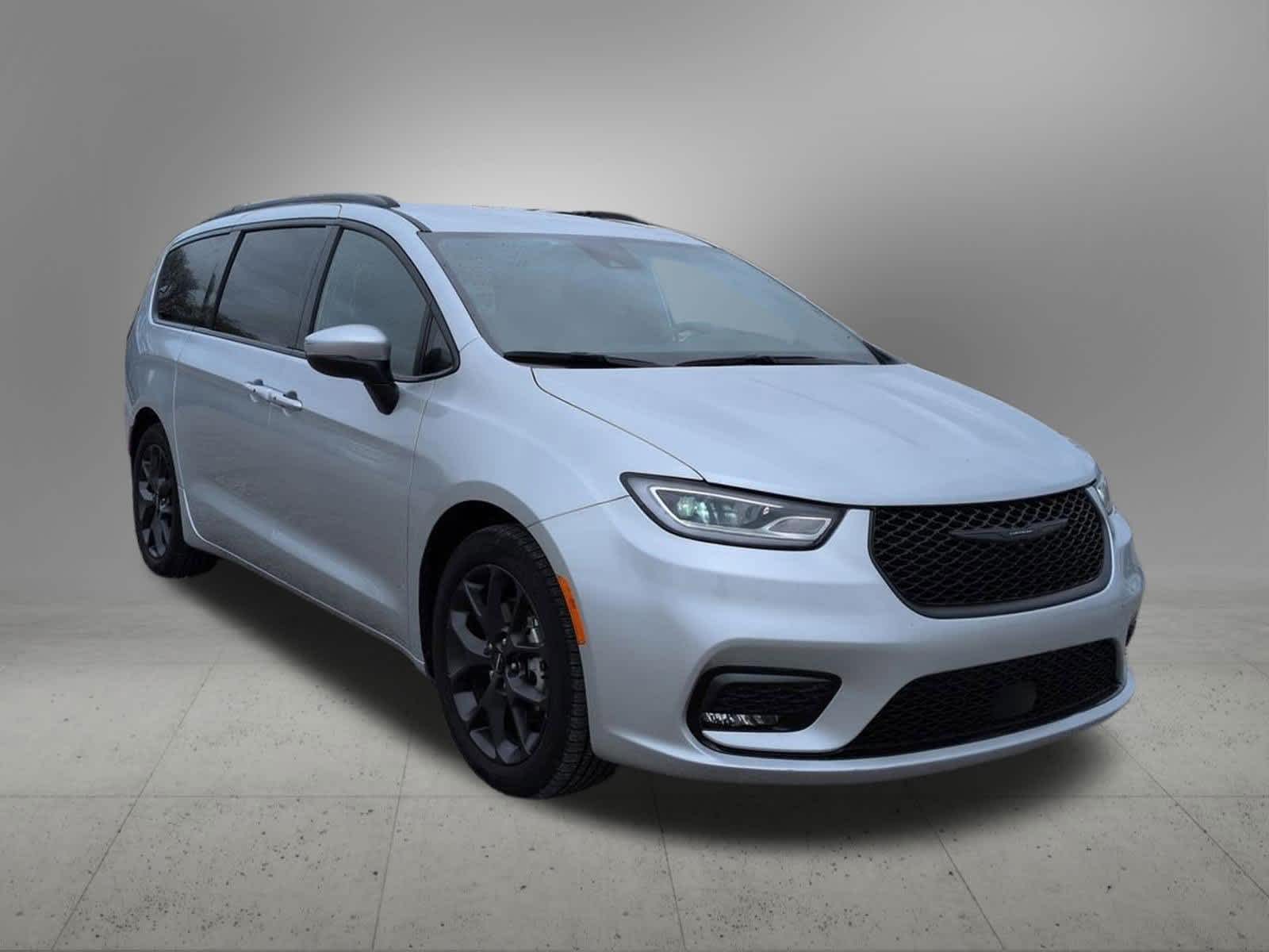 Thumbnail: 2023 Chrysler Pacifica - 8