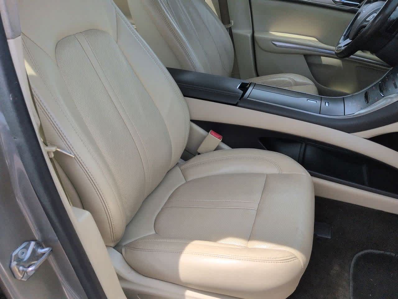 Thumbnail: 2015 Lincoln MKZ - 20