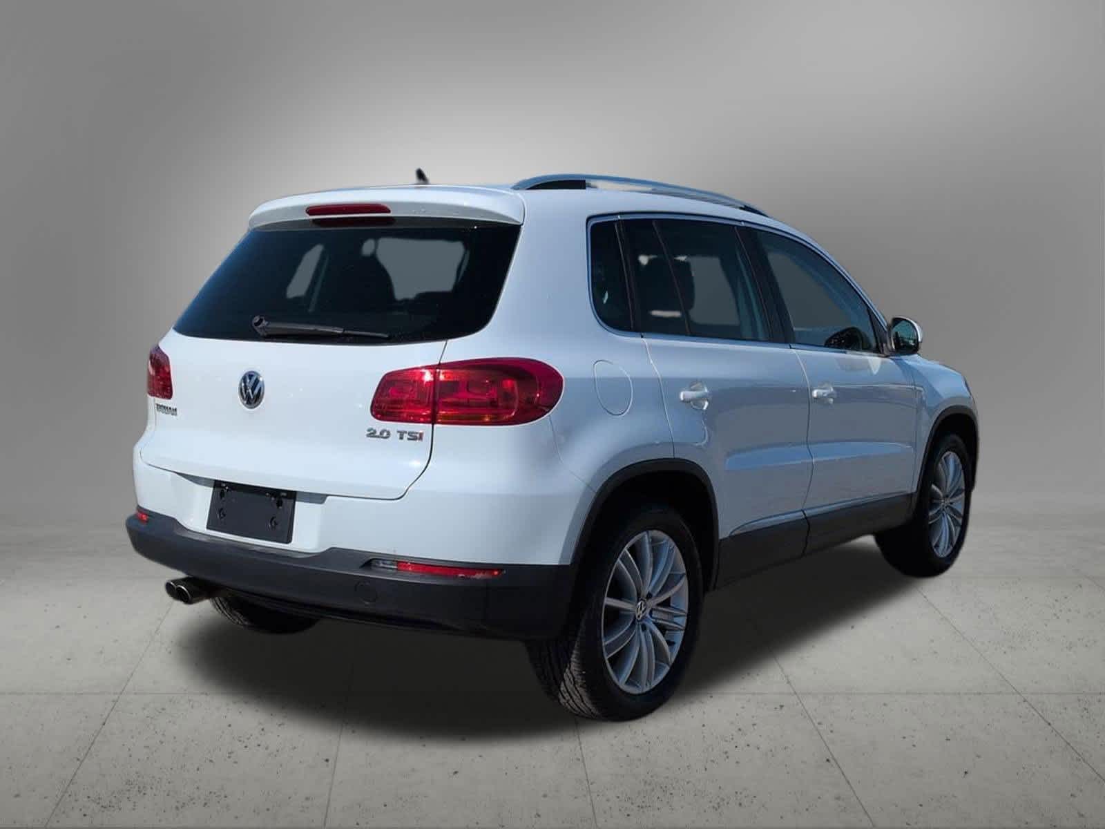 Thumbnail: 2014 Volkswagen Tiguan - 6