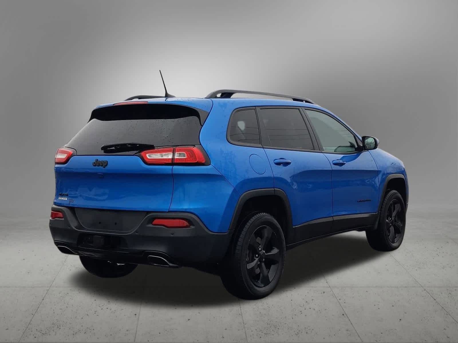 Thumbnail: 2018 Jeep Cherokee - 6