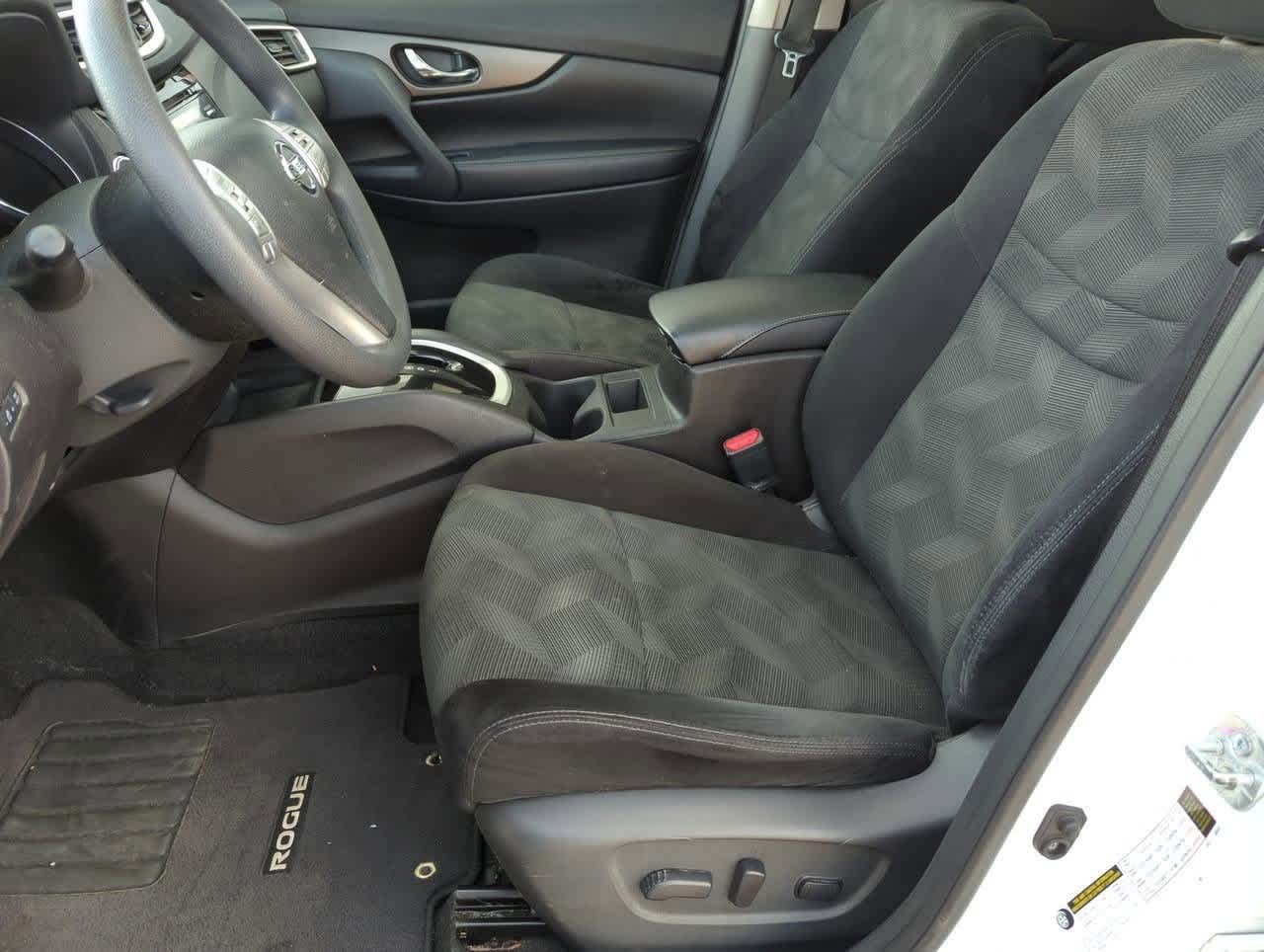 2014 Nissan Rogue SV 14