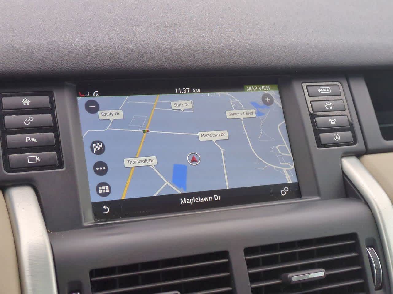 Thumbnail: 2017 Land Rover Discovery Sport - 30