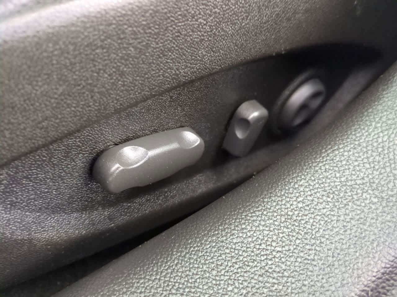 Thumbnail: 2010 Buick LaCrosse - 16