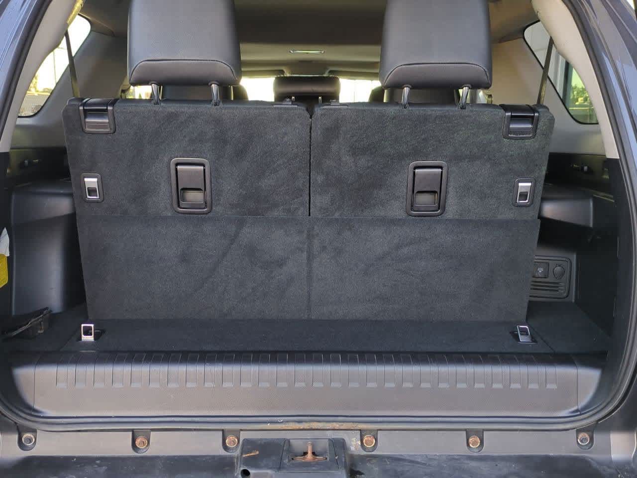 Thumbnail: 2011 Toyota 4Runner - 32