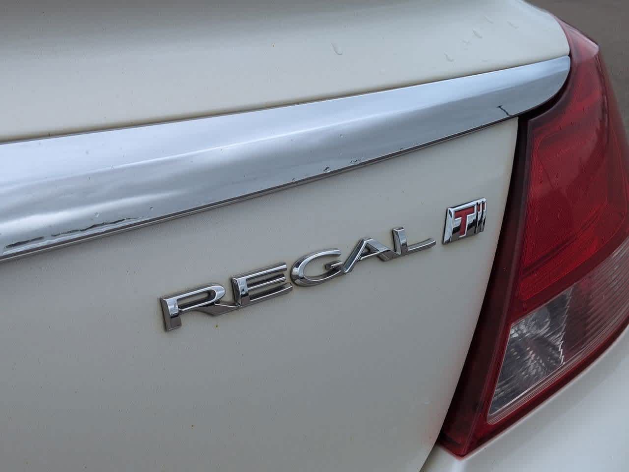 Thumbnail: 2013 Buick Regal - 12
