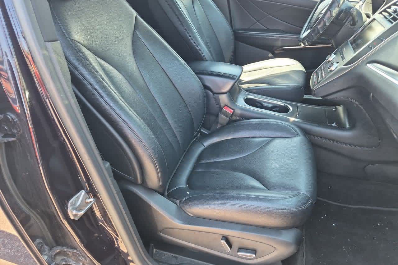 Thumbnail: 2015 Lincoln MKC - 20