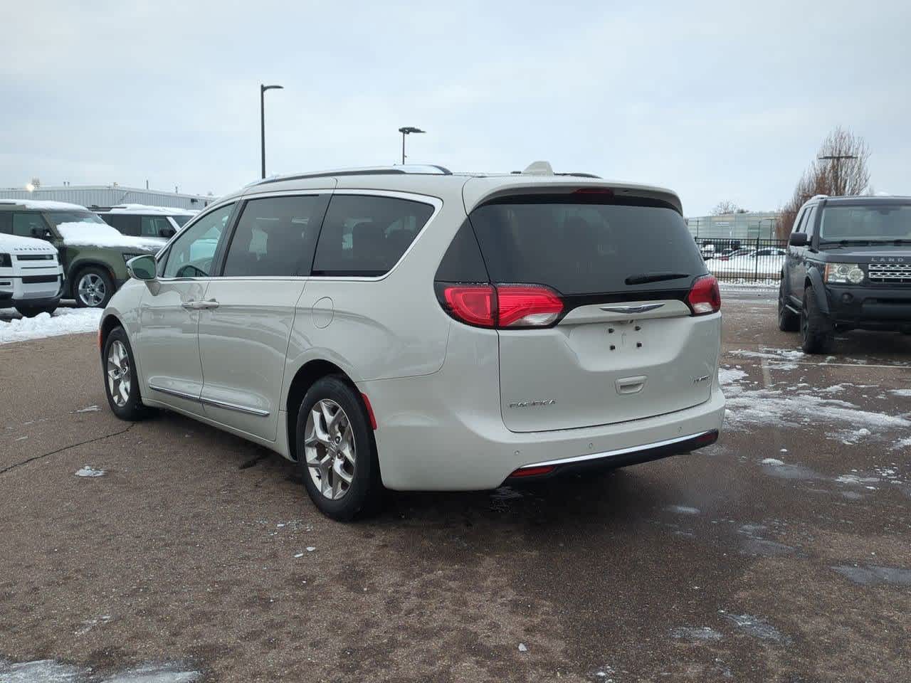 Thumbnail: 2020 Chrysler Pacifica - 4