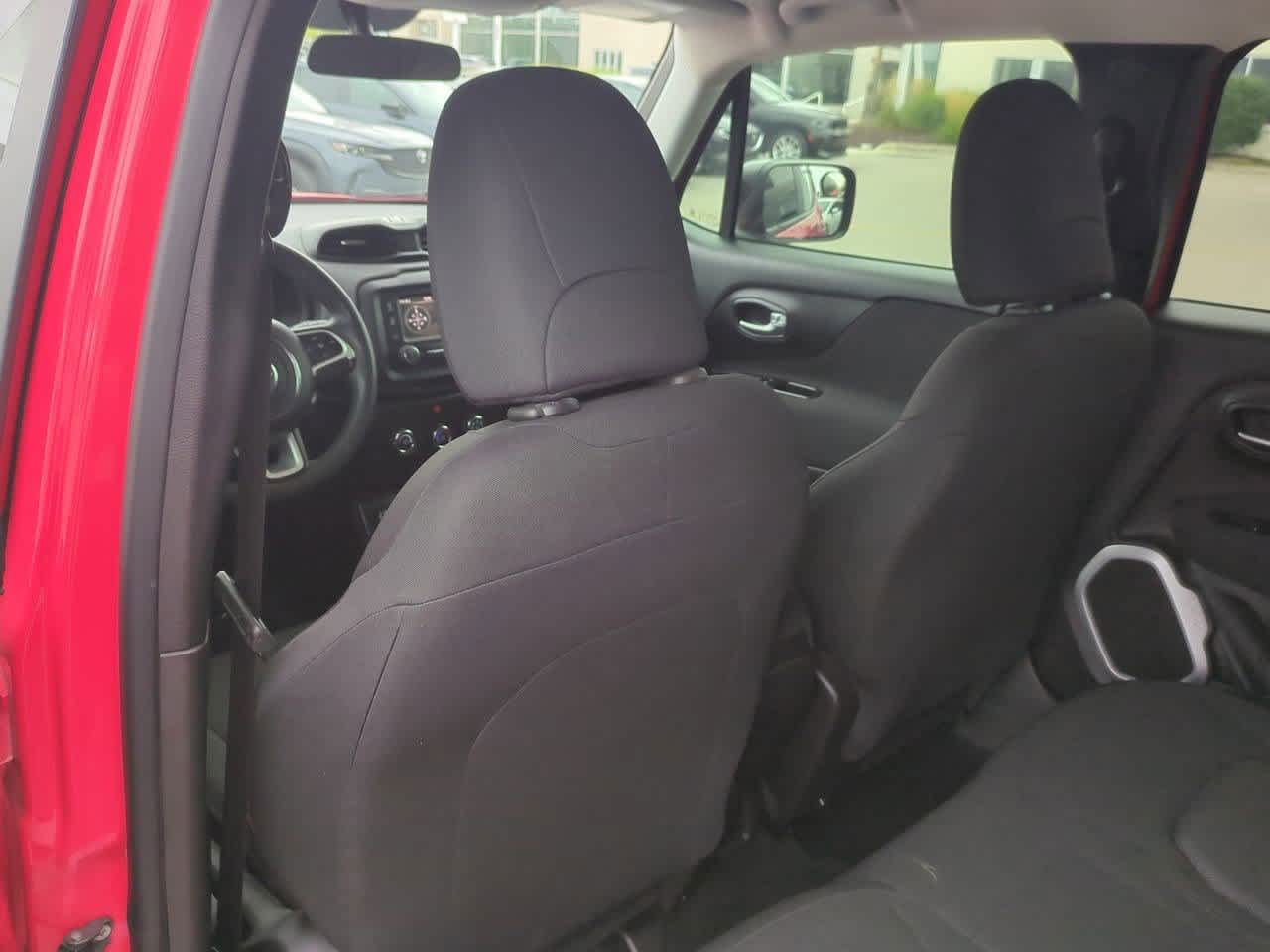 Thumbnail: 2019 Jeep Renegade - 18