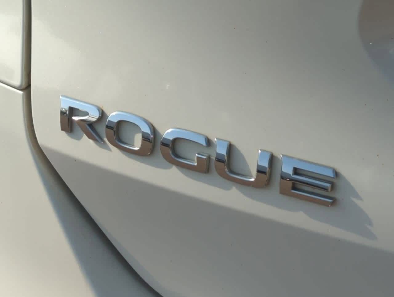 2014 Nissan Rogue SV 11
