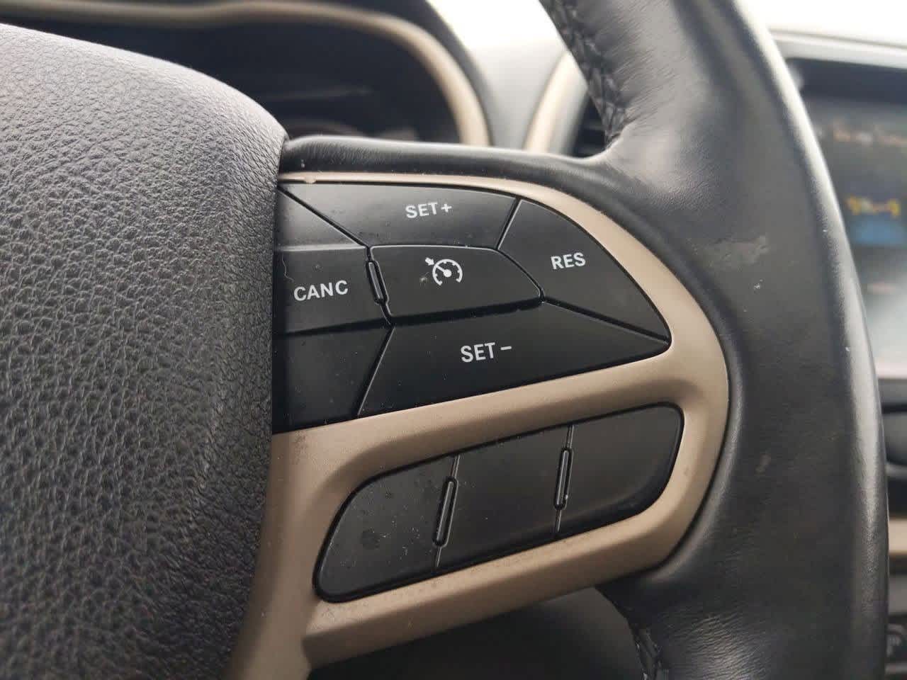Thumbnail: 2018 Jeep Cherokee - 25
