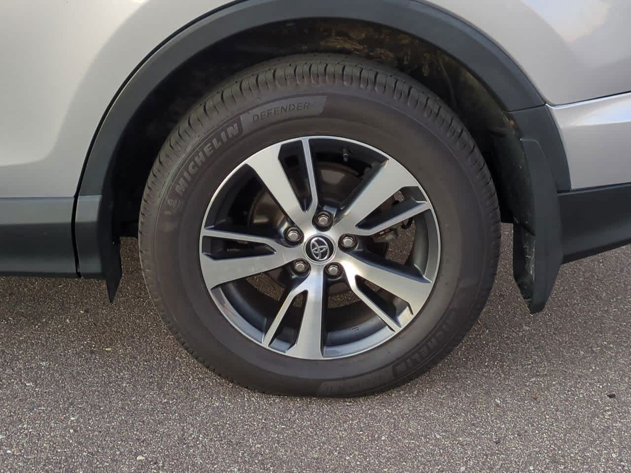 Thumbnail: 2016 Toyota RAV4 - 13