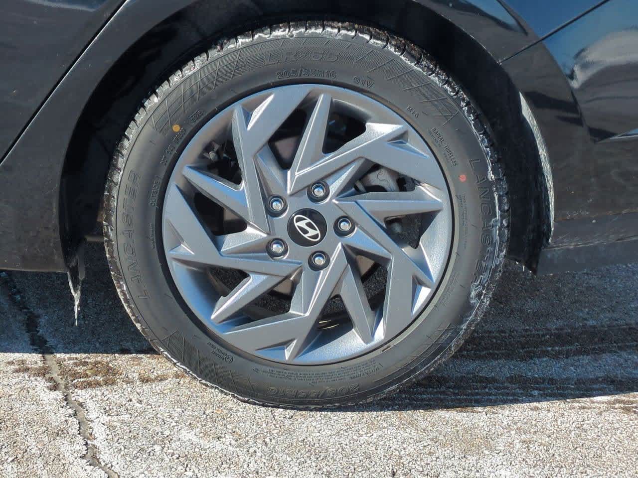 Thumbnail: 2024 Hyundai Elantra - 13