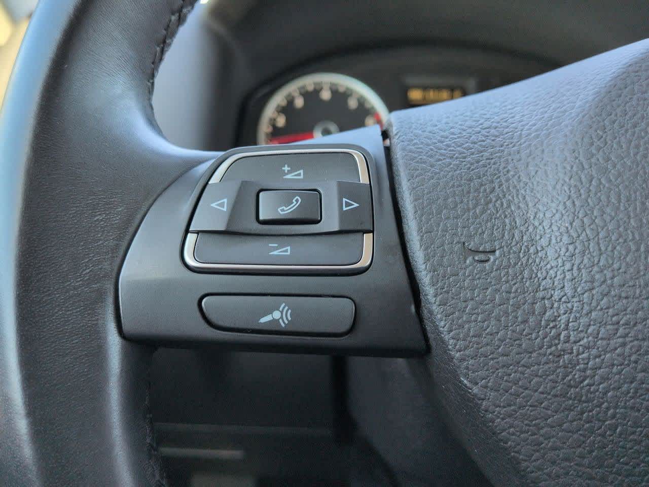 Thumbnail: 2014 Volkswagen Tiguan - 22