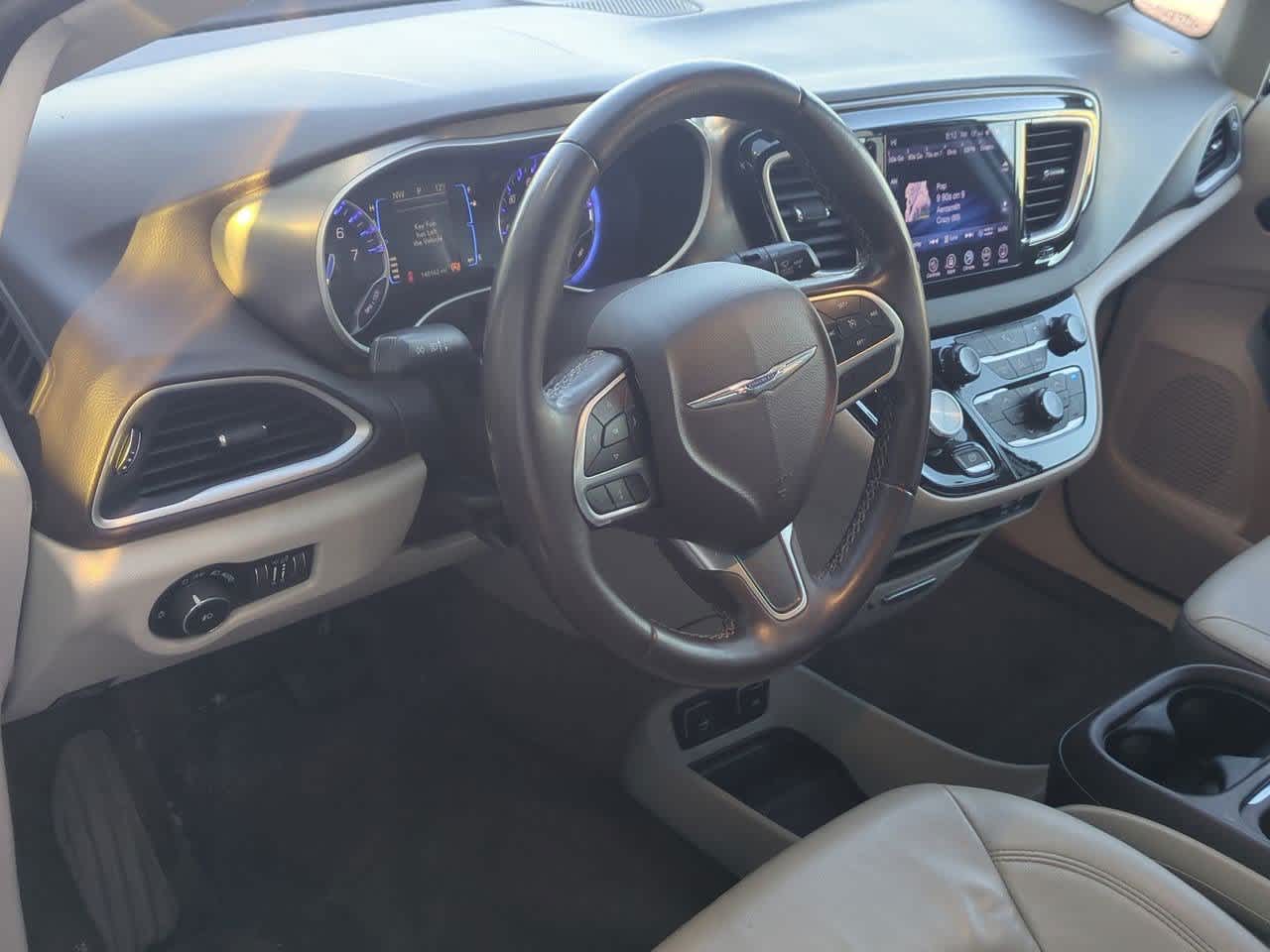 Thumbnail: 2017 Chrysler Pacifica - 2