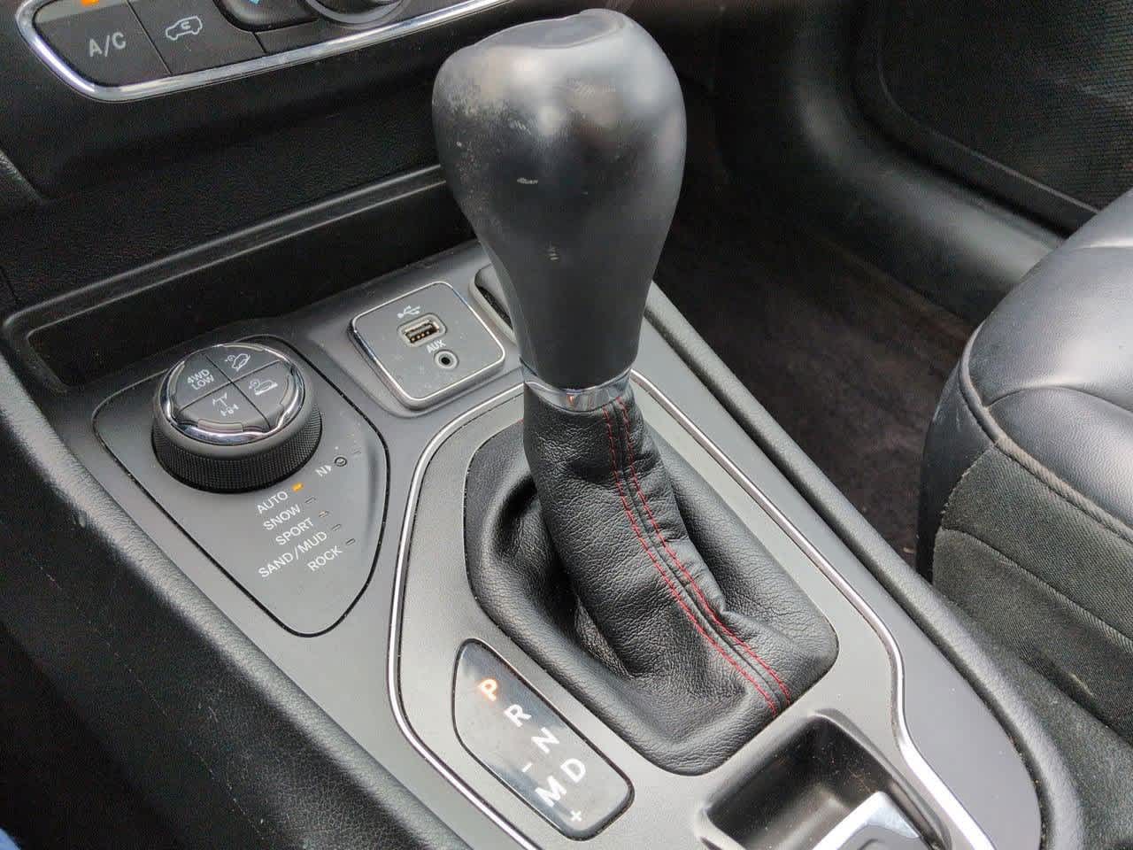 Thumbnail: 2019 Jeep Cherokee - 31