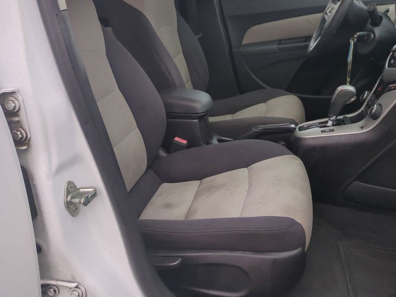 Thumbnail: 2013 Chevrolet Cruze - 21