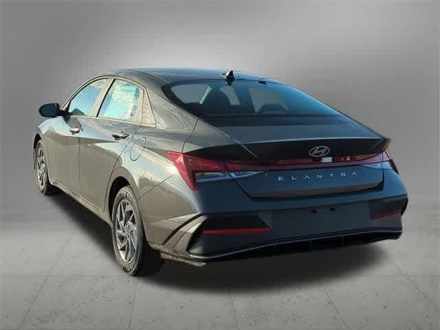 Thumbnail: 2024 Hyundai Elantra - 4