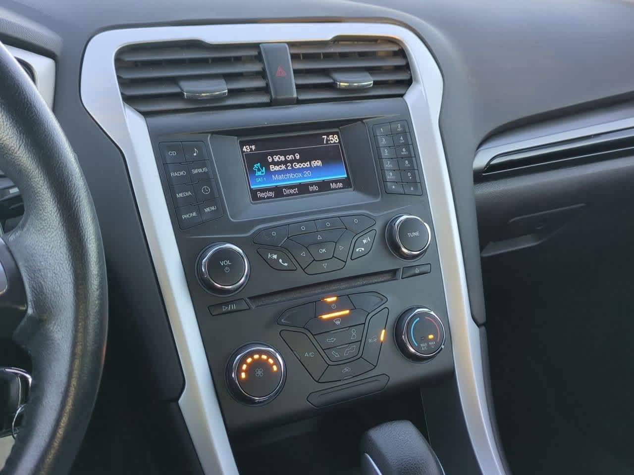 Thumbnail: 2015 Ford Fusion - 26