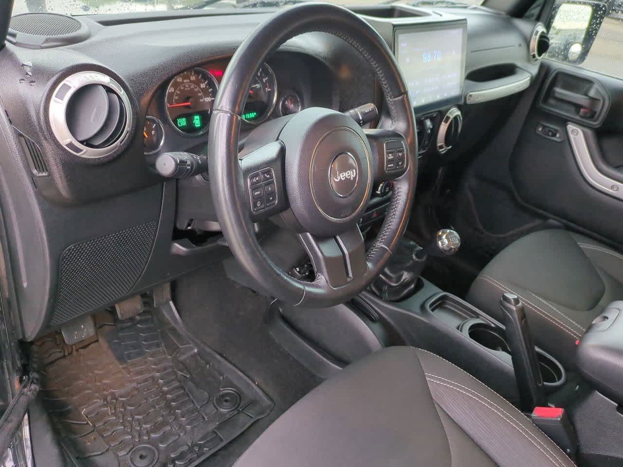 2017 Jeep Wrangler Unlimited Sahara photo 2