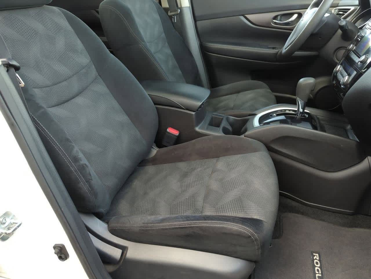 2014 Nissan Rogue SV 21