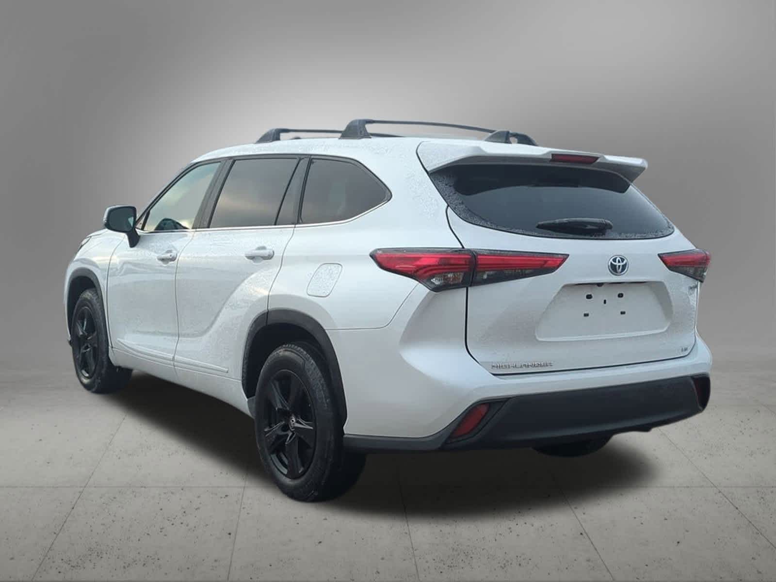 Thumbnail: 2023 Toyota Highlander - 4