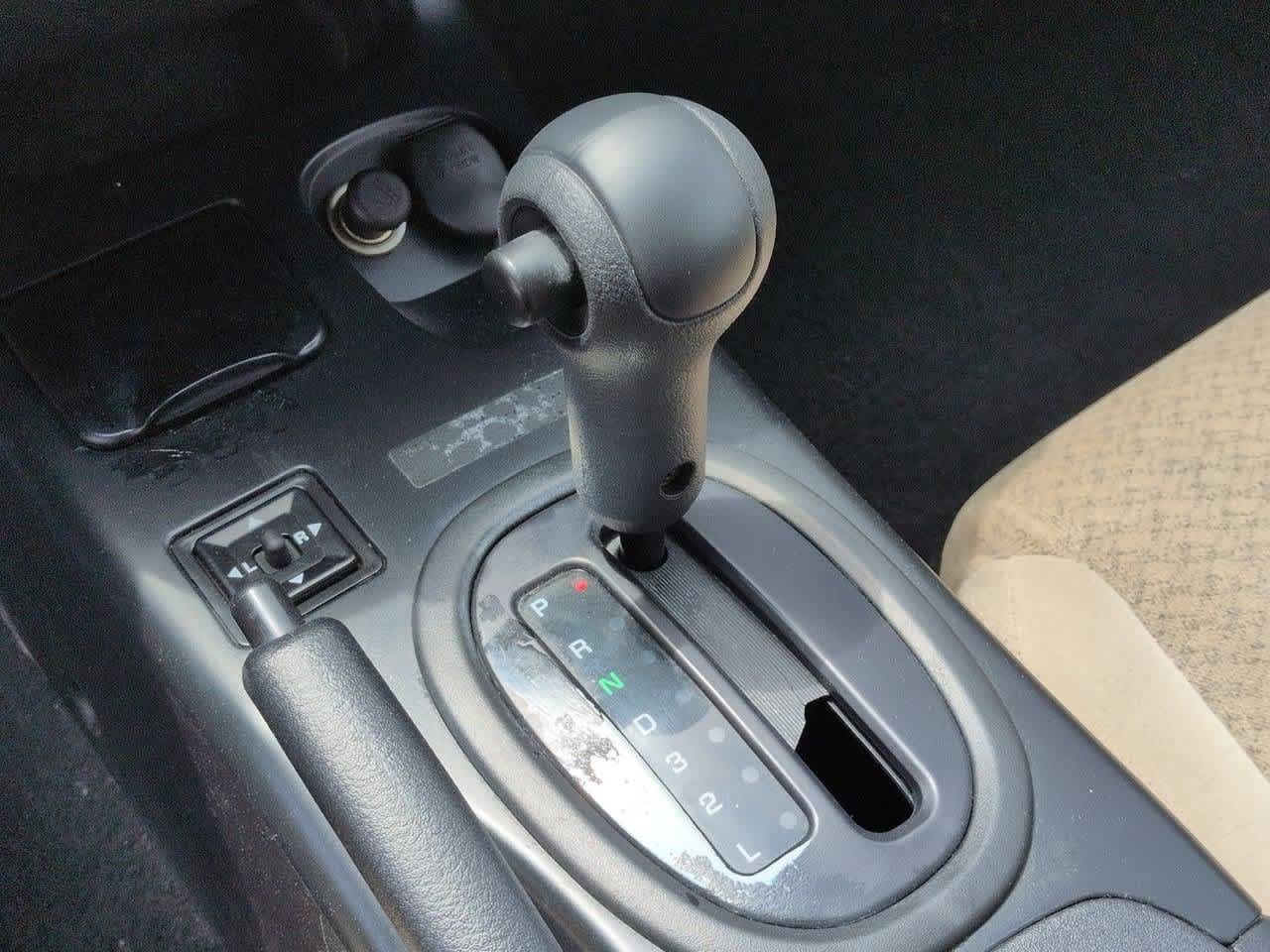 Thumbnail: 2002 Chrysler Sebring - 27