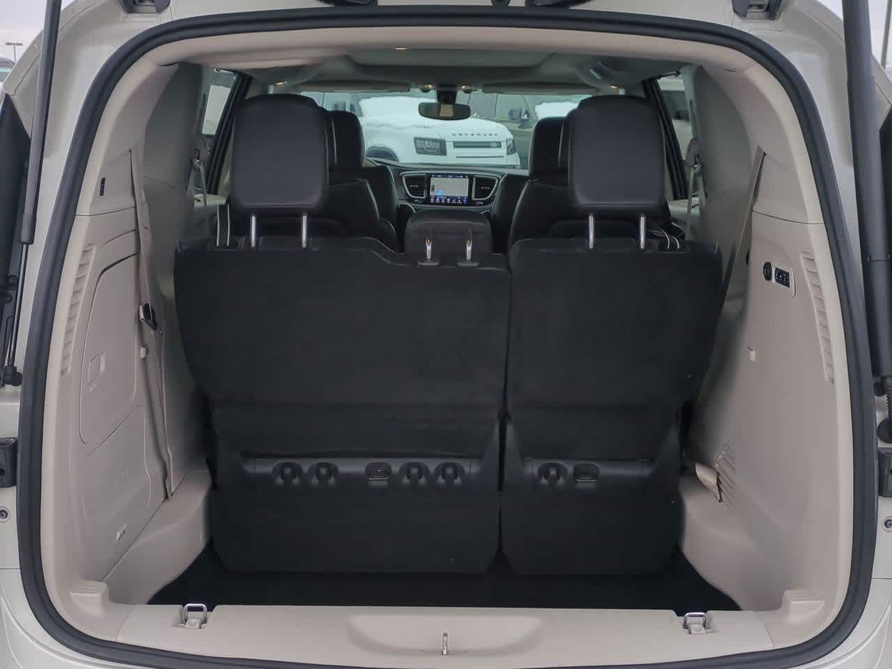 Thumbnail: 2020 Chrysler Pacifica - 34