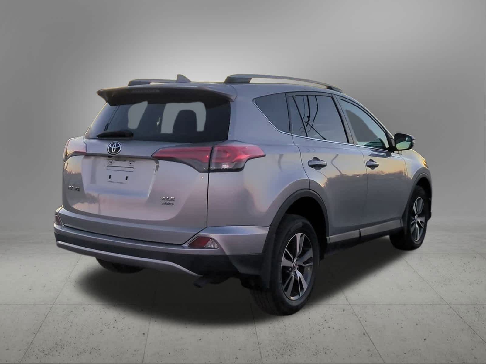 Thumbnail: 2016 Toyota RAV4 - 6