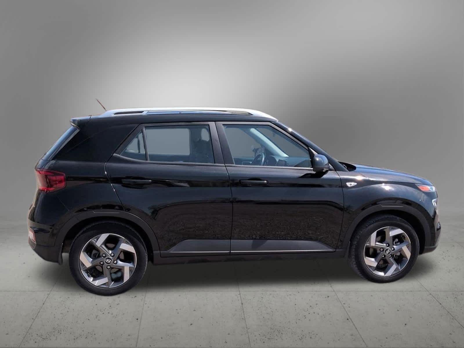 Thumbnail: 2023 Hyundai Venue - 7