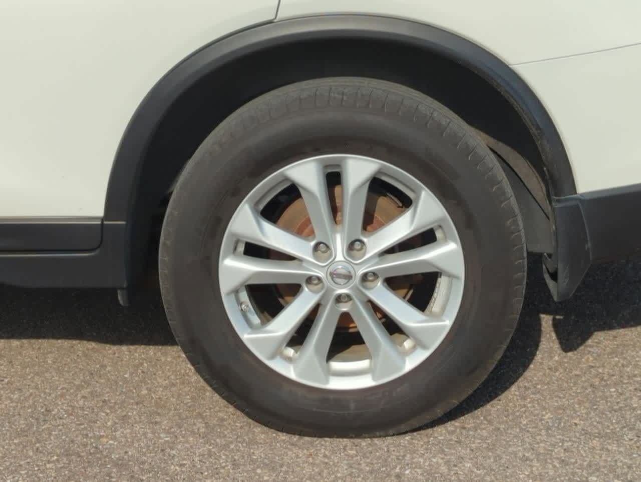 2014 Nissan Rogue SV 12