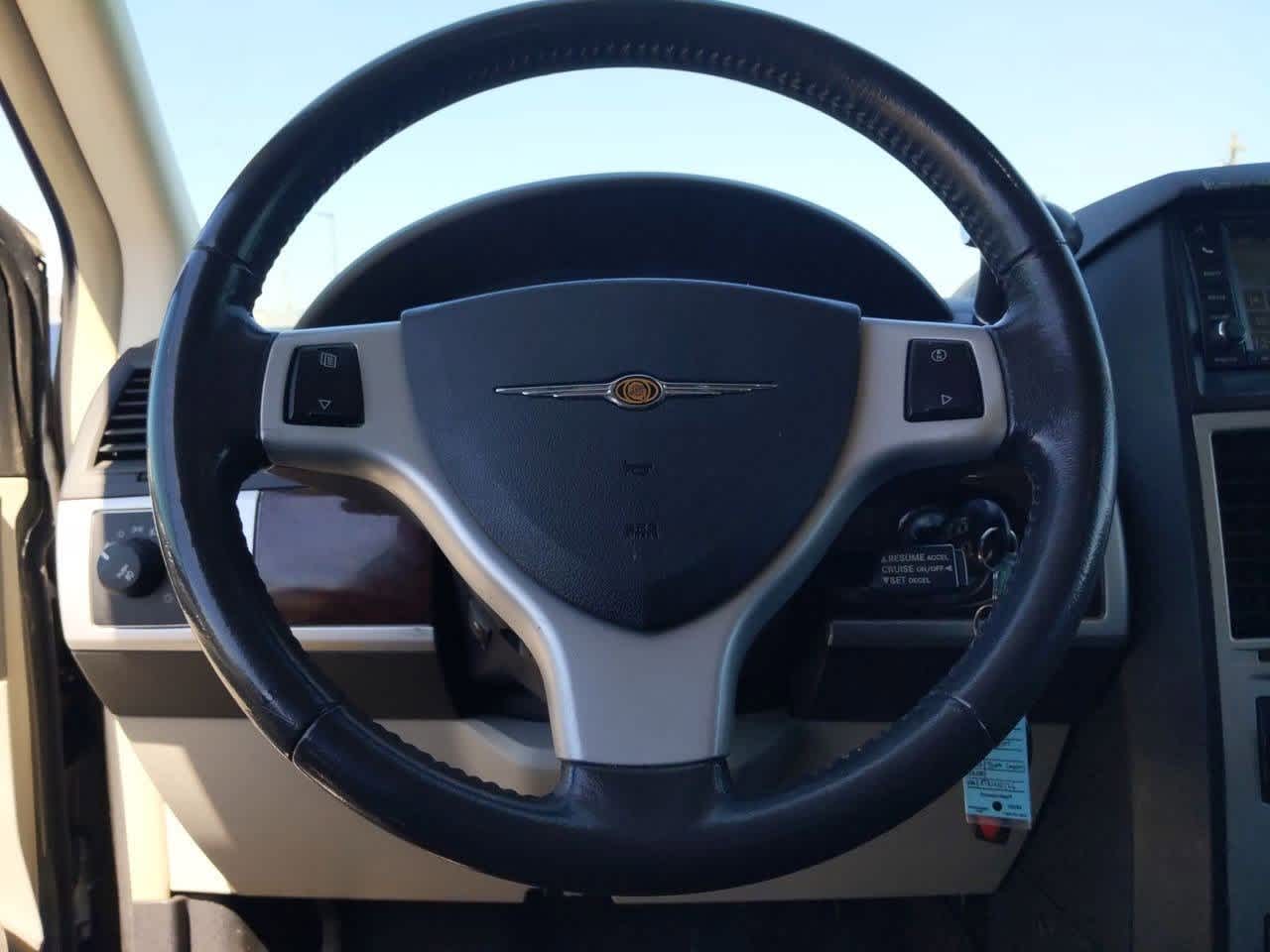 2010 Chrysler Town & Country Touring 21