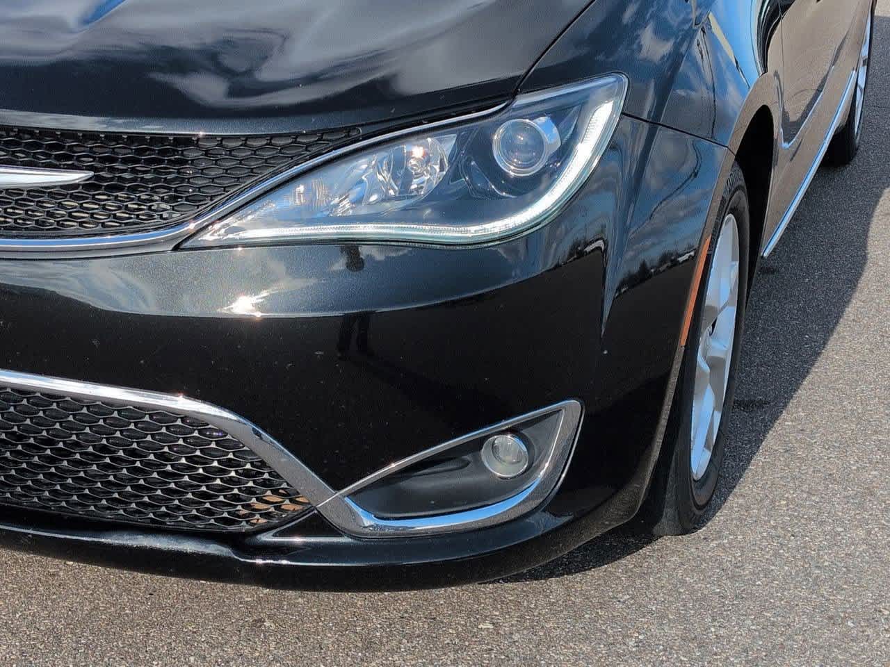 Thumbnail: 2020 Chrysler Pacifica - 10