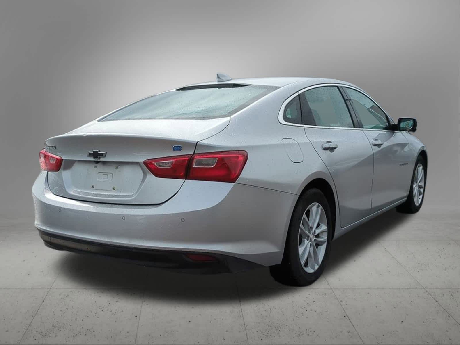 Thumbnail: 2017 Chevrolet Malibu - 6