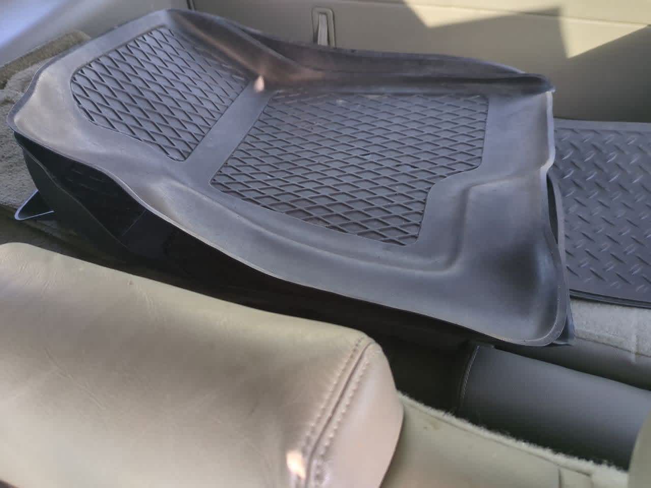 Thumbnail: 2003 Chevrolet Tahoe - 20