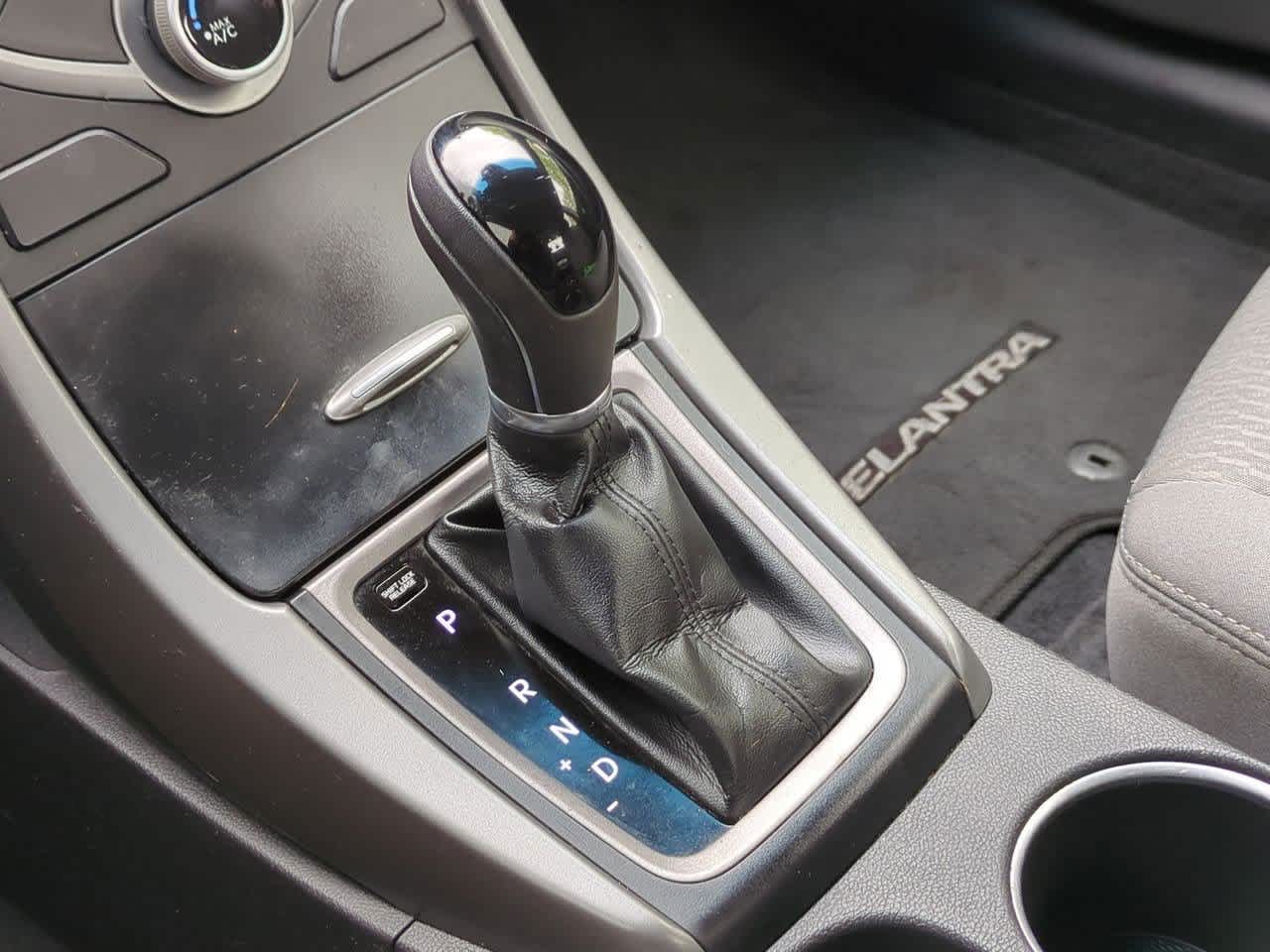 Thumbnail: 2015 Hyundai Elantra - 30